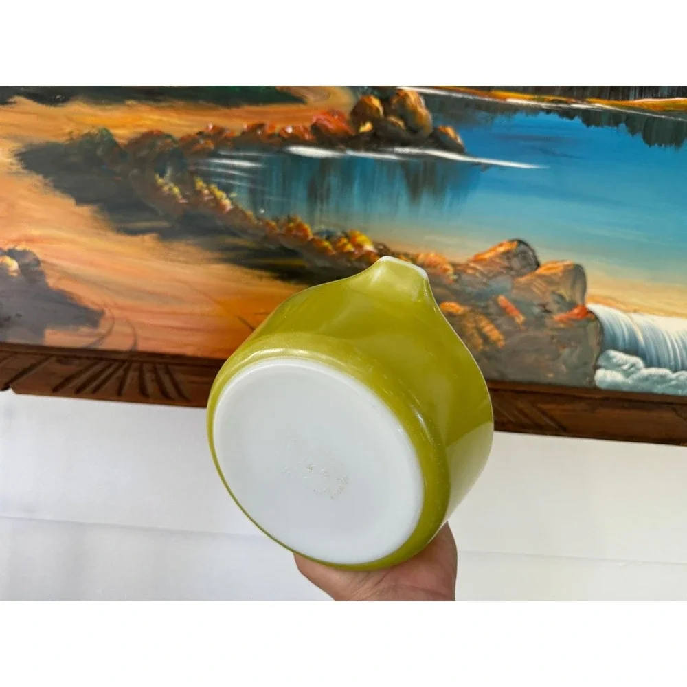 Pyrex Green Verde Round 1 1/2 pt Casserole‎ bowl 472 collectible avocado
